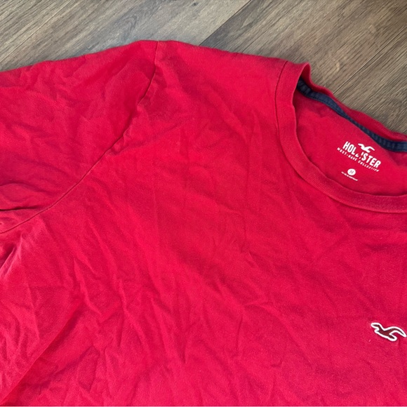 Hollister Men's Red Tee - Picture 3 of 5